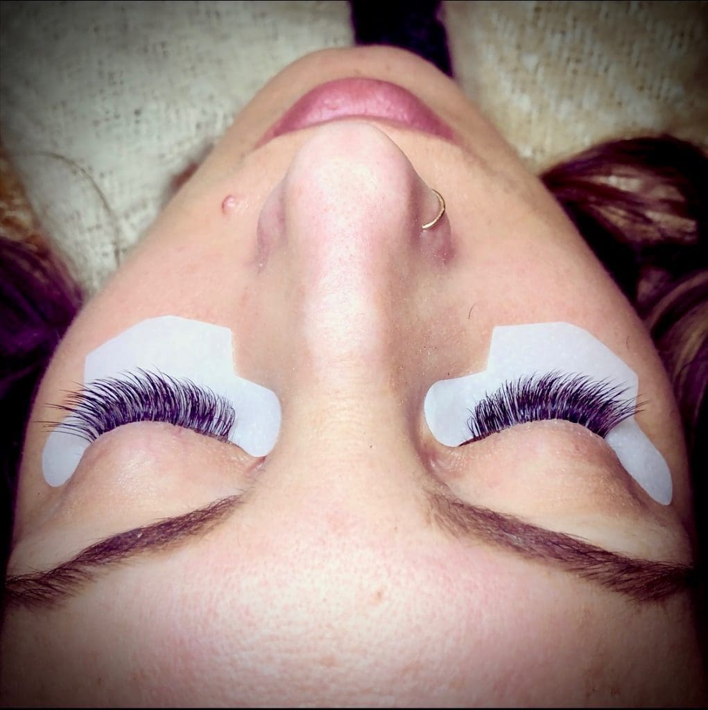Patient with eyelash extentions